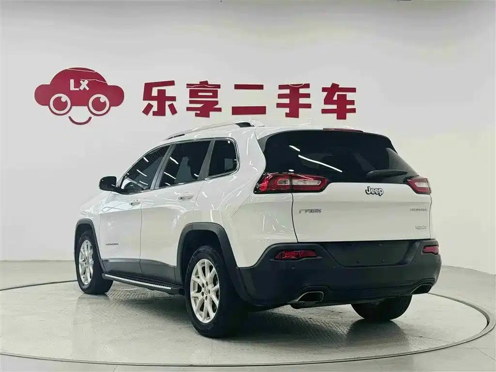 Jeep Cherokee 2016 2.4L Leading Edition — миниатюра 3