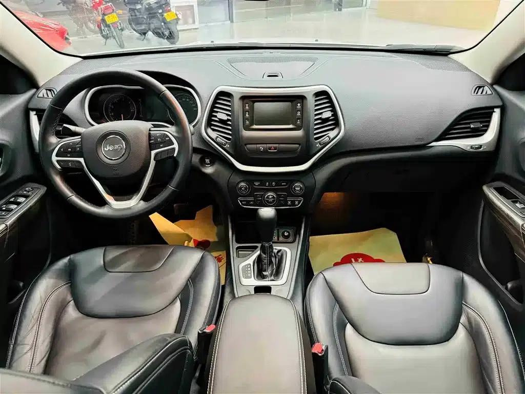 Jeep Cherokee 2016 2.4L Leading Edition — миниатюра 21
