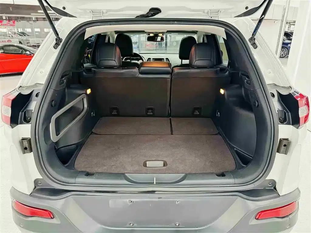Jeep Cherokee 2016 2.4L Leading Edition — миниатюра 22