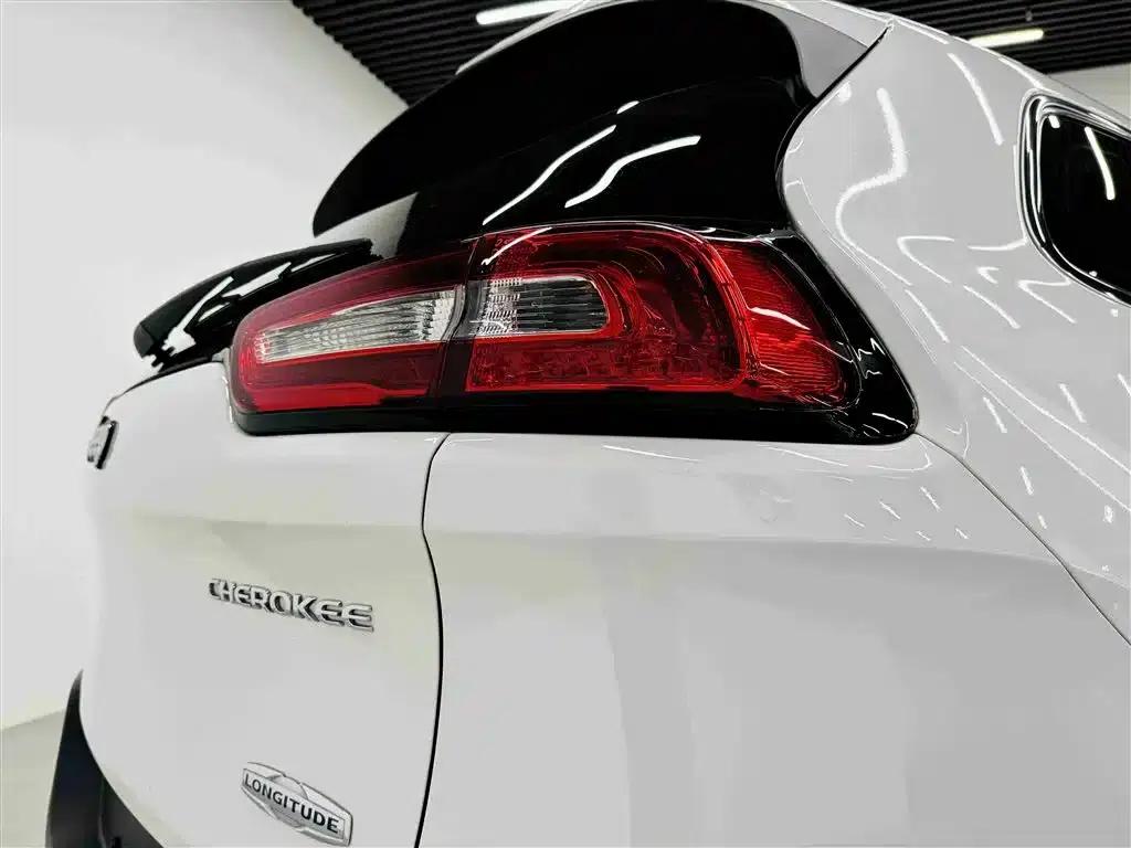 Jeep Cherokee 2016 2.4L Leading Edition — миниатюра 23