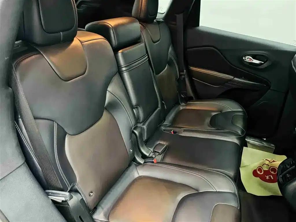 Jeep Cherokee 2016 2.4L Leading Edition — миниатюра 26