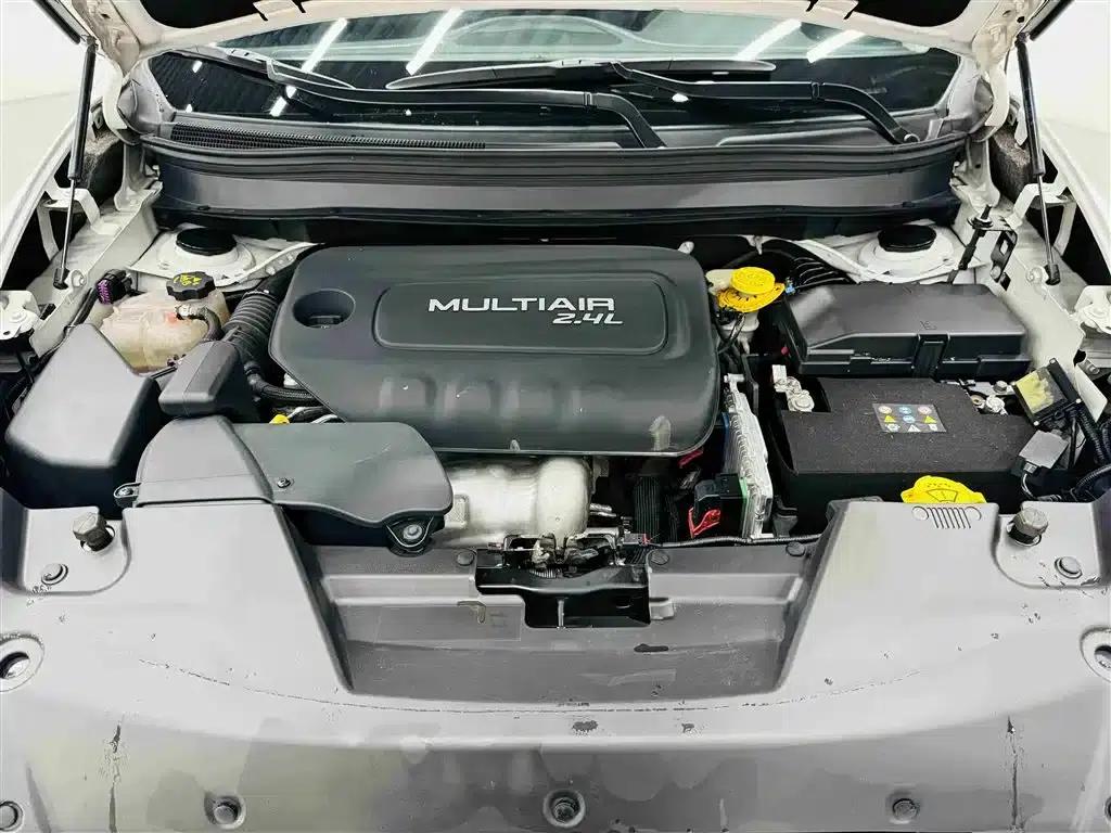 Jeep Cherokee 2016 2.4L Leading Edition — миниатюра 31