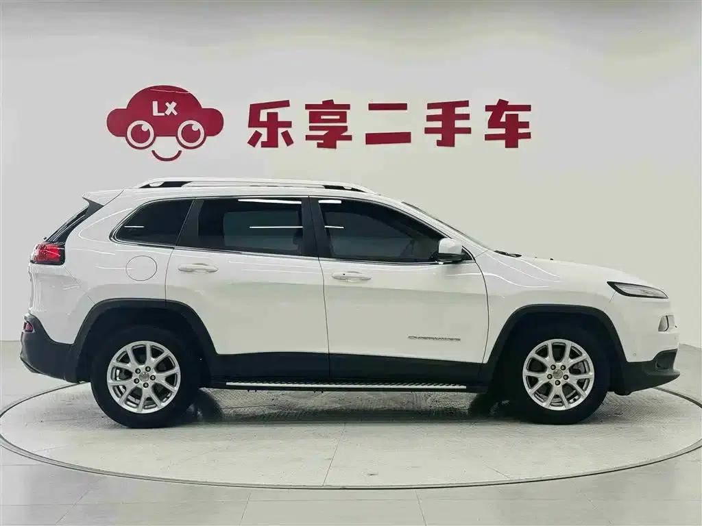 Jeep Cherokee 2016 2.4L Leading Edition — миниатюра 6