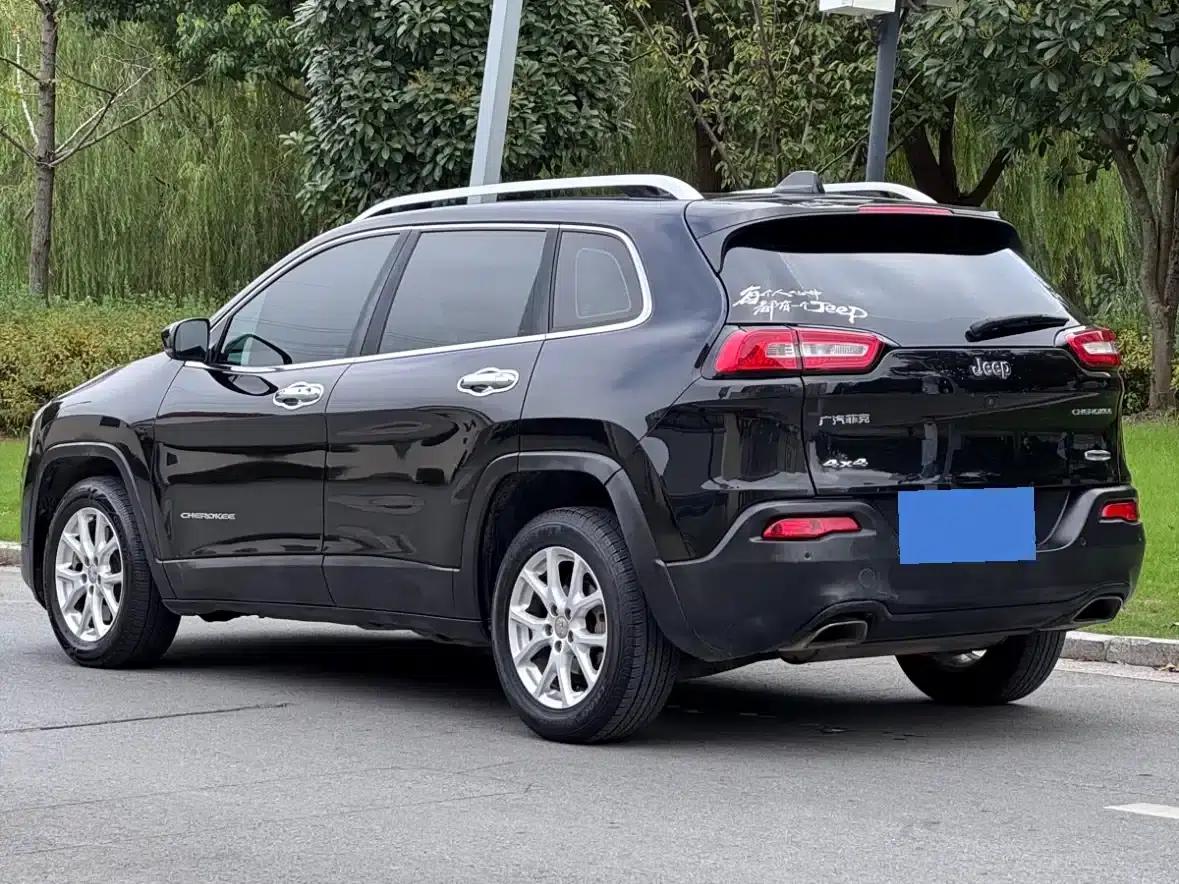 Jeep Cherokee 2016 2.4L Leading Intelligent Edition — миниатюра 5