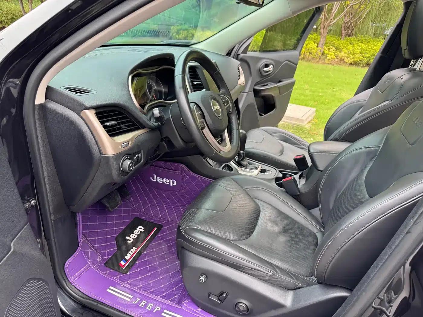 Jeep Cherokee 2016 2.4L Leading Intelligent Edition — миниатюра 6