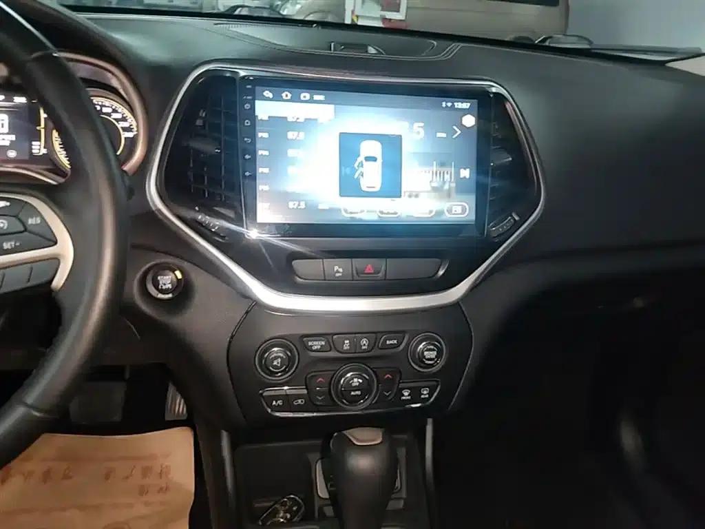 Jeep Cherokee 2016 2.4L Leading Edition — миниатюра 13