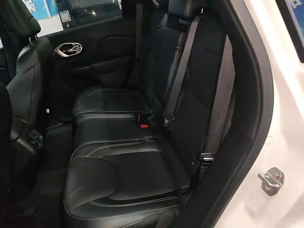 Jeep Cherokee 2016 2.4L Leading Edition — миниатюра 17