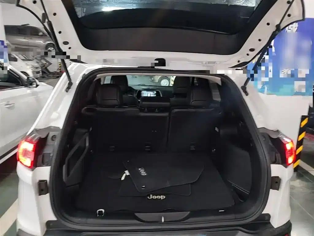 Jeep Cherokee 2016 2.4L Leading Edition — миниатюра 19