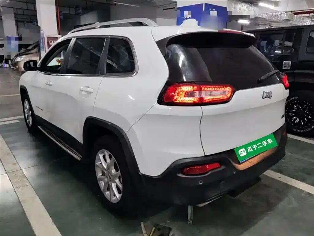 Jeep Cherokee 2016 2.4L Leading Edition — миниатюра 5