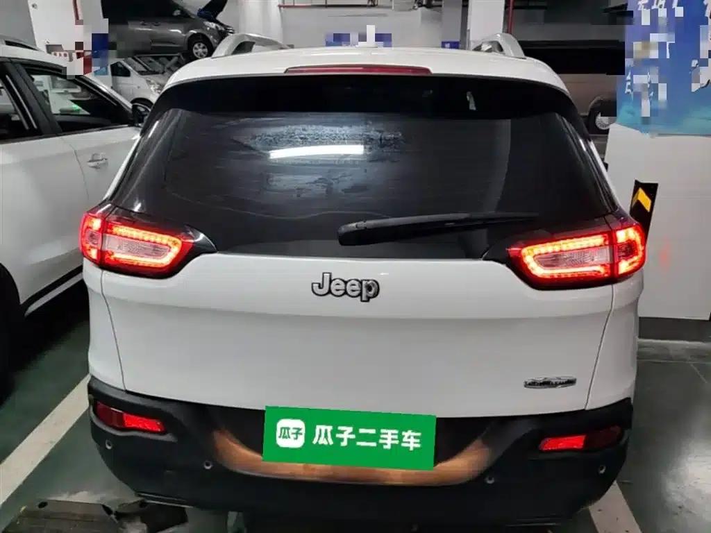 Jeep Cherokee 2016 2.4L Leading Edition — миниатюра 6