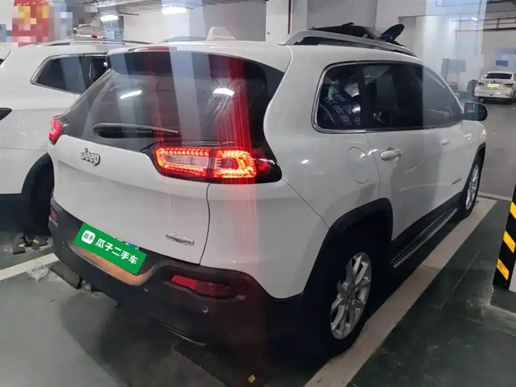 Jeep Cherokee 2016 2.4L Leading Edition — миниатюра 7