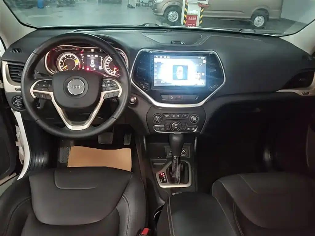 Jeep Cherokee 2016 2.4L Leading Edition — миниатюра 10