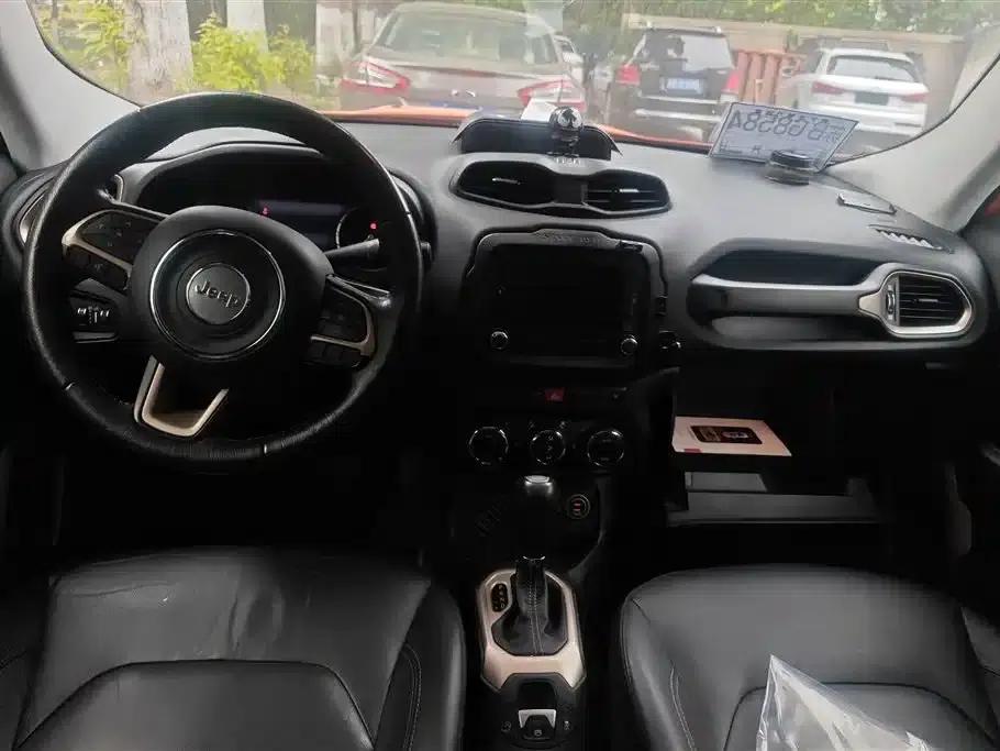 Jeep Renegade 2016 1.4T Automatic Smart Edition — миниатюра 12