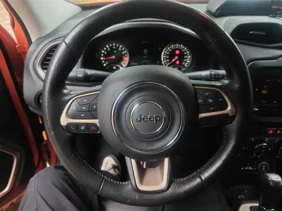 Jeep Renegade 2016 1.4T Automatic Smart Edition — миниатюра 15