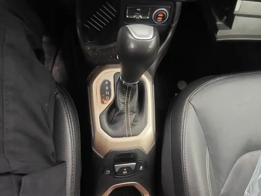 Jeep Renegade 2016 1.4T Automatic Smart Edition — миниатюра 16