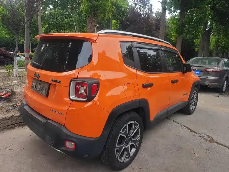 Jeep Renegade 2016 1.4T Automatic Smart Edition — миниатюра 3