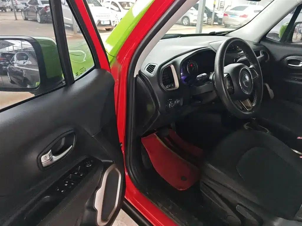 Jeep Renegade 2018 Connected Large Screen Edition 180T Automatic High-Performance Edition — миниатюра 12
