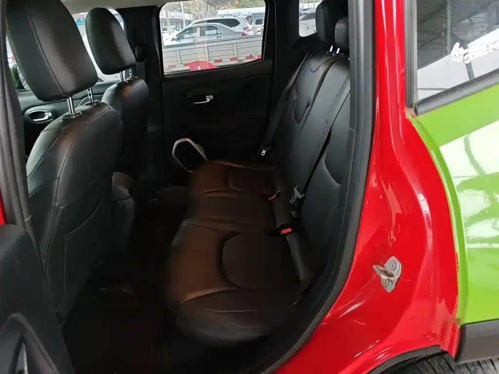 Jeep Renegade 2018 Connected Large Screen Edition 180T Automatic High-Performance Edition — миниатюра 13