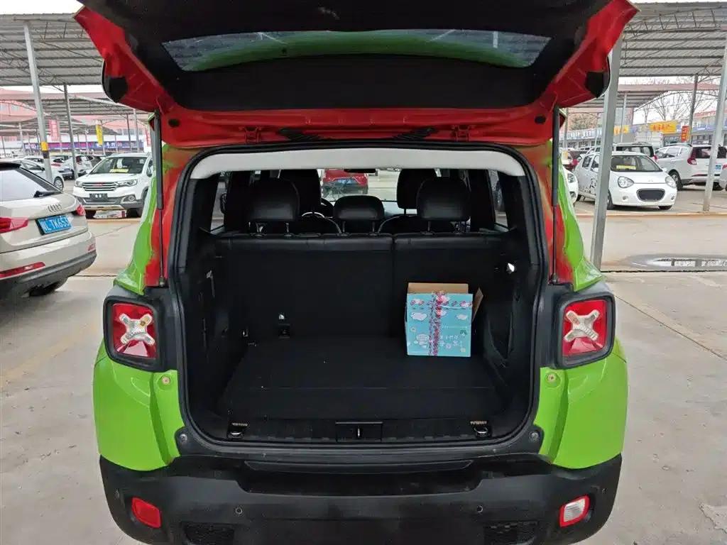 Jeep Renegade 2018 Connected Large Screen Edition 180T Automatic High-Performance Edition — миниатюра 15