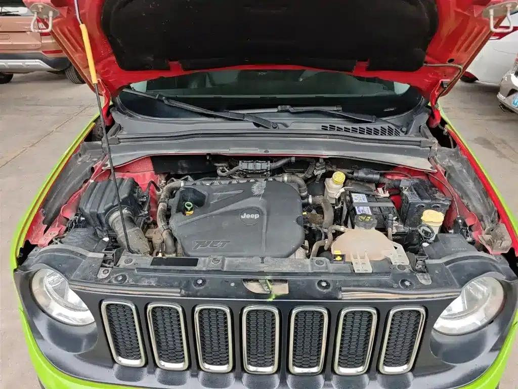 Jeep Renegade 2018 Connected Large Screen Edition 180T Automatic High-Performance Edition — миниатюра 16