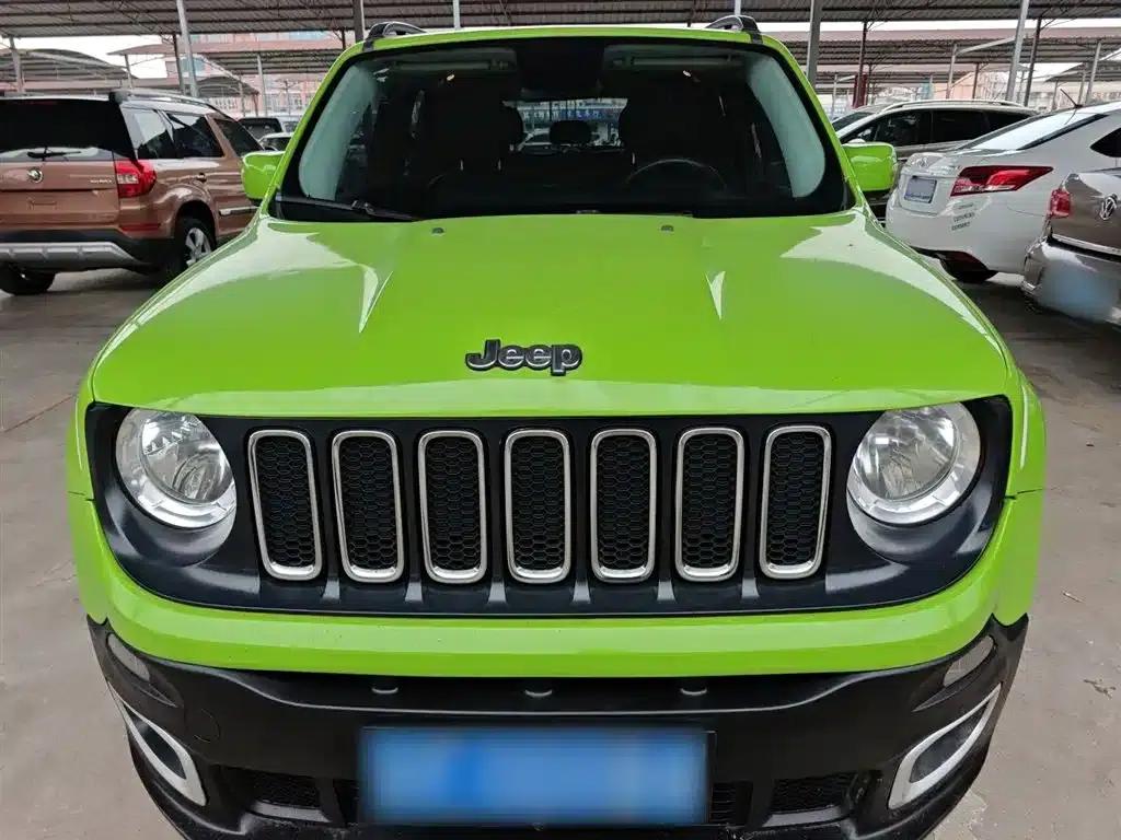 Jeep Renegade 2018 Connected Large Screen Edition 180T Automatic High-Performance Edition — миниатюра 3