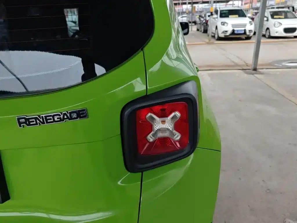 Jeep Renegade 2018 Connected Large Screen Edition 180T Automatic High-Performance Edition — миниатюра 24