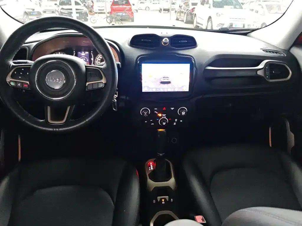 Jeep Renegade 2018 Connected Large Screen Edition 180T Automatic High-Performance Edition — миниатюра 6