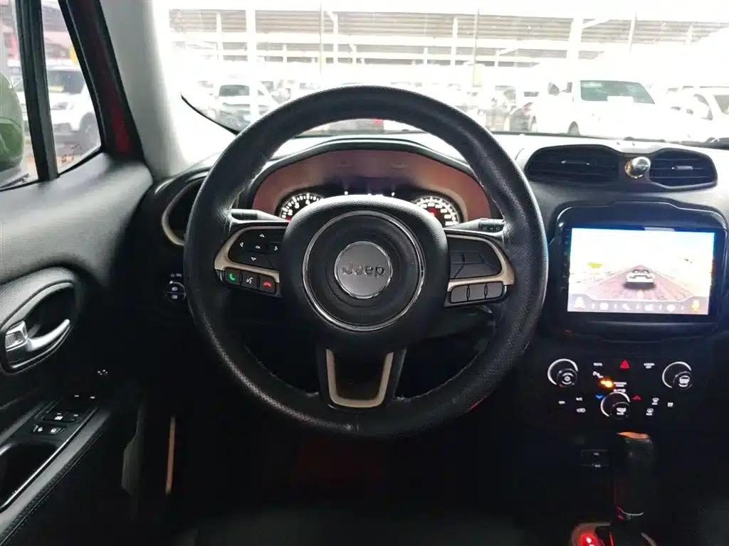 Jeep Renegade 2018 Connected Large Screen Edition 180T Automatic High-Performance Edition — миниатюра 7