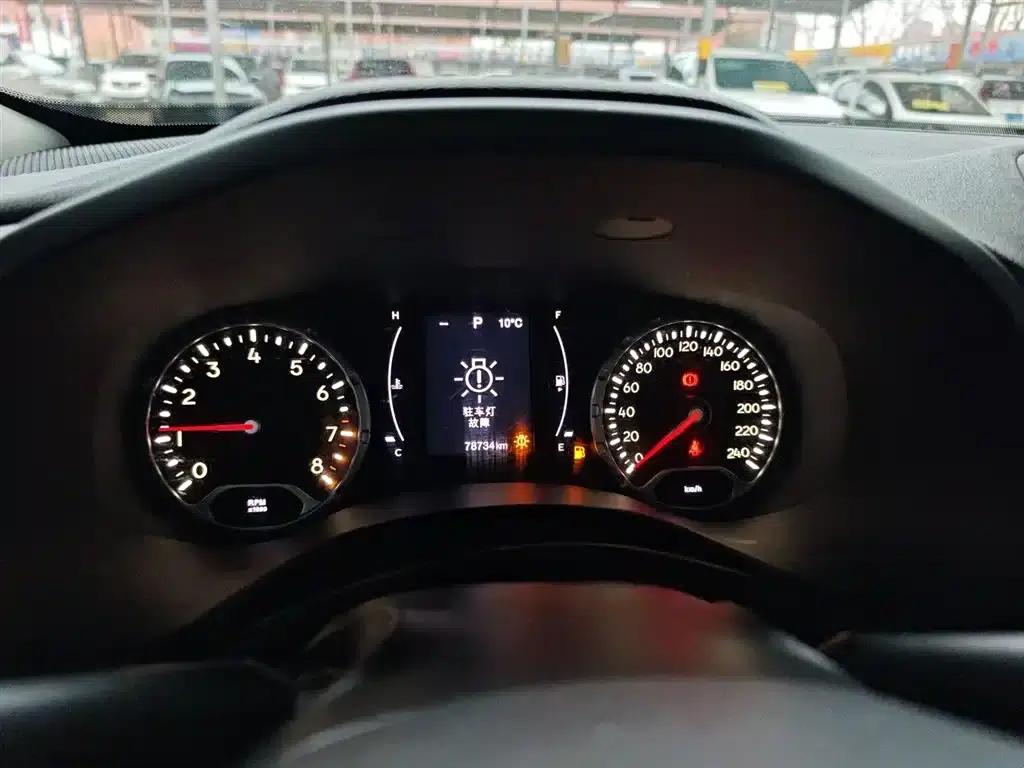 Jeep Renegade 2018 Connected Large Screen Edition 180T Automatic High-Performance Edition — миниатюра 8