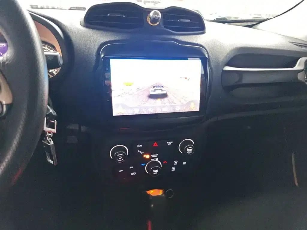 Jeep Renegade 2018 Connected Large Screen Edition 180T Automatic High-Performance Edition — миниатюра 9