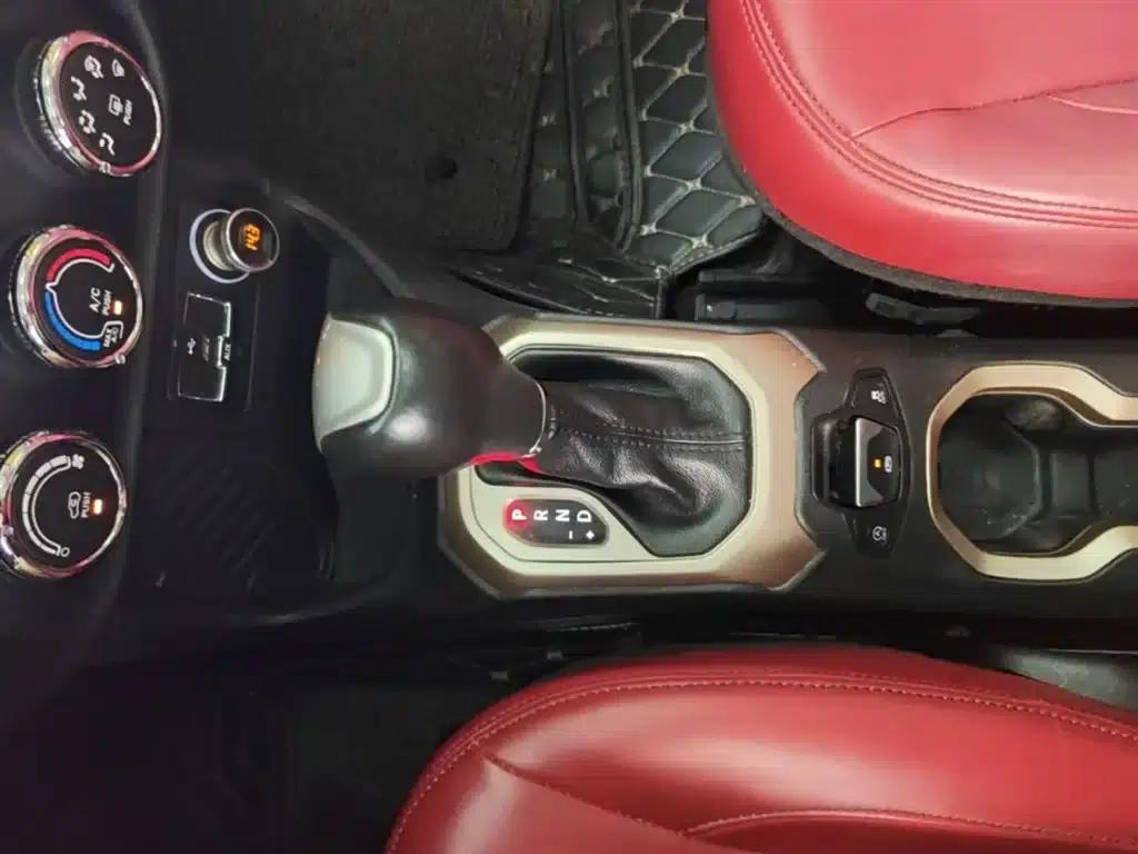 Jeep Renegade 2017 180T Automatic High-Performance Edition — миниатюра 14