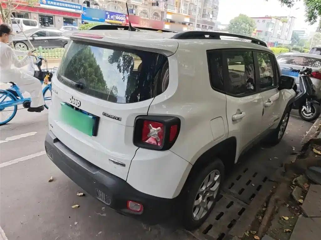 Jeep Renegade 2017 180T Automatic High-Performance Edition — миниатюра 7