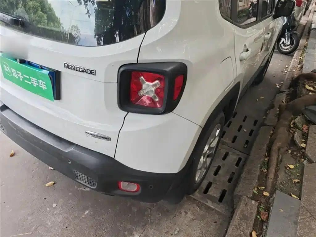 Jeep Renegade 2017 180T Automatic High-Performance Edition — миниатюра 8