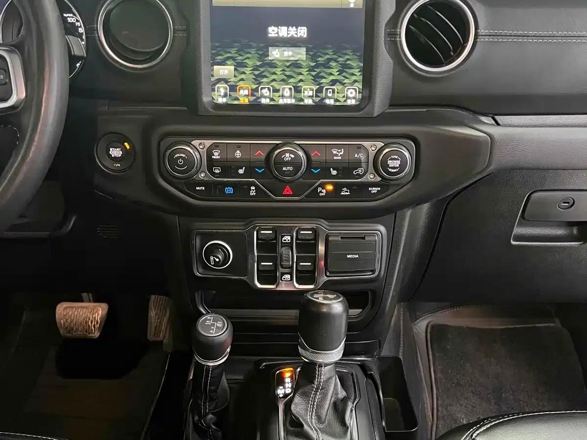 Jeep Wrangler New Energy 2021 Model 4-Door 2.0T 4xe Sahara — миниатюра 11