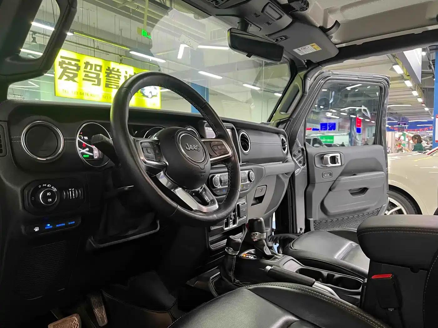 Jeep Wrangler New Energy 2021 Model 4-Door 2.0T 4xe Sahara — миниатюра 8