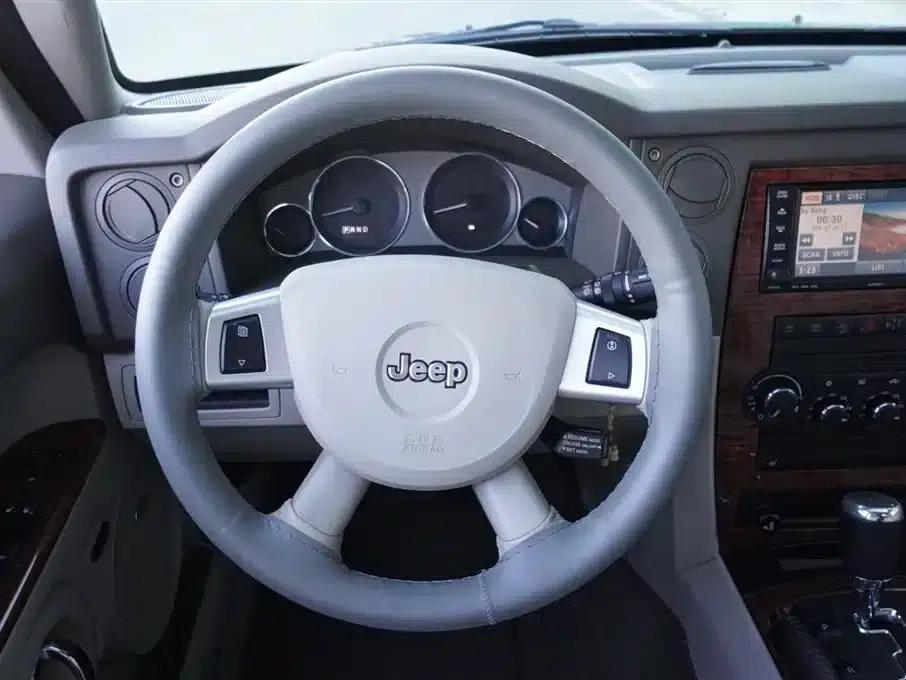 Commander 2008 4.7L Automatic — миниатюра 5