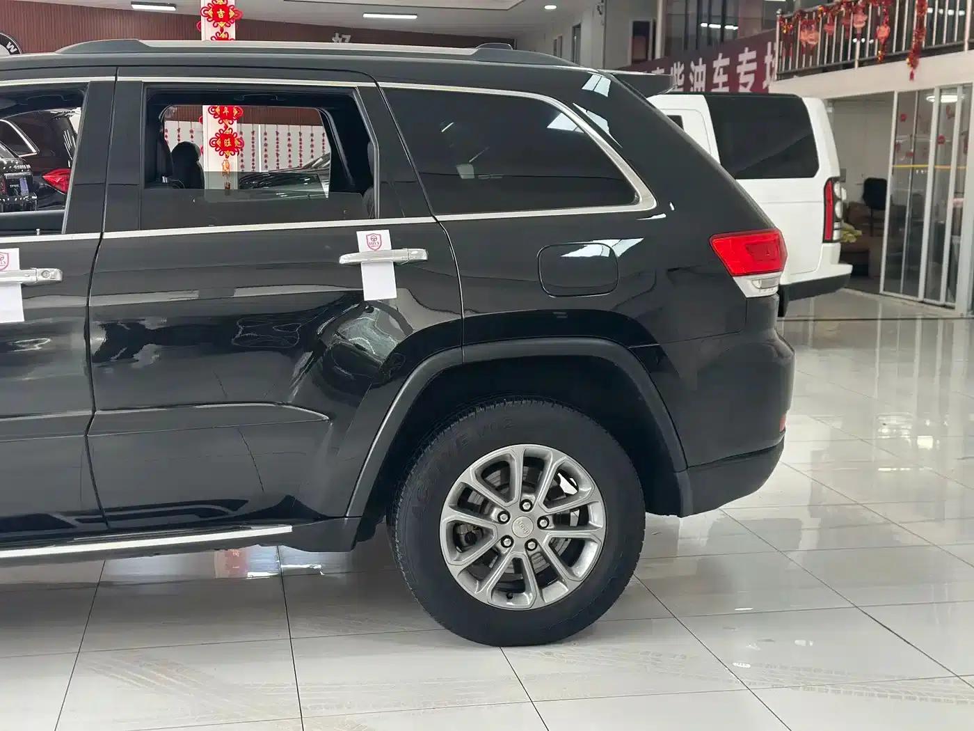 2015 Jeep Grand Cherokee Imported 3.0TD Diesel Comfort Navigation Edition — миниатюра 13
