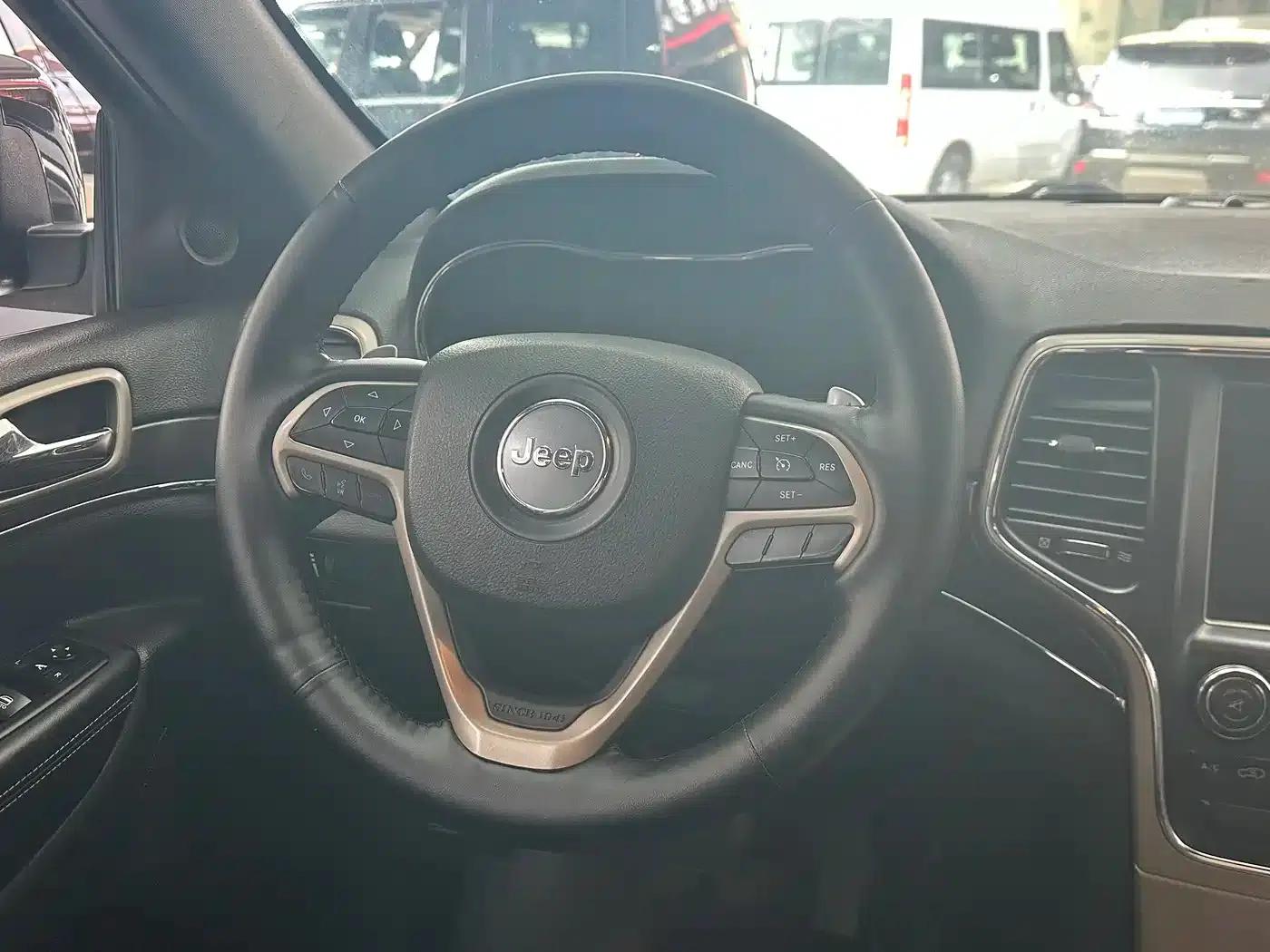 2015 Jeep Grand Cherokee Imported 3.0TD Diesel Comfort Navigation Edition — миниатюра 19