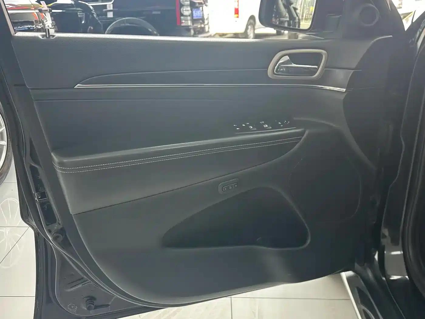 2015 Jeep Grand Cherokee Imported 3.0TD Diesel Comfort Navigation Edition — миниатюра 22