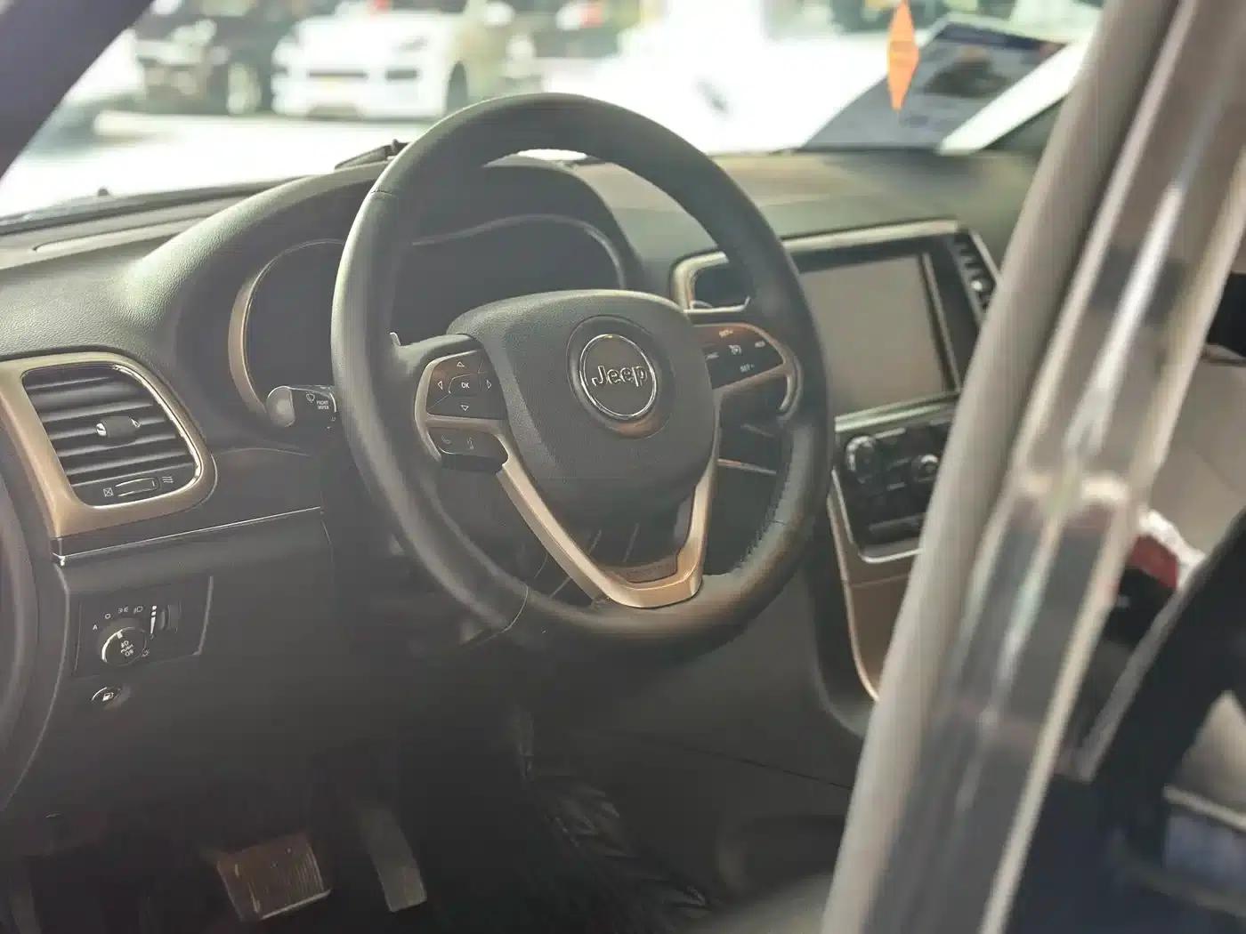 2015 Jeep Grand Cherokee Imported 3.0TD Diesel Comfort Navigation Edition — миниатюра 25
