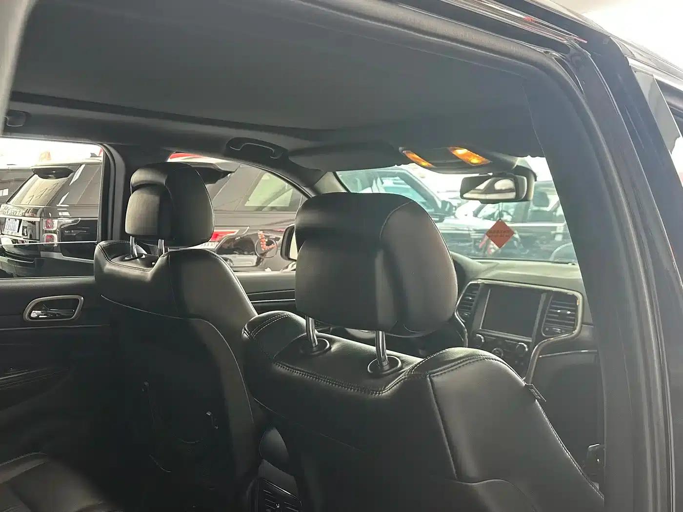 2015 Jeep Grand Cherokee Imported 3.0TD Diesel Comfort Navigation Edition — миниатюра 28