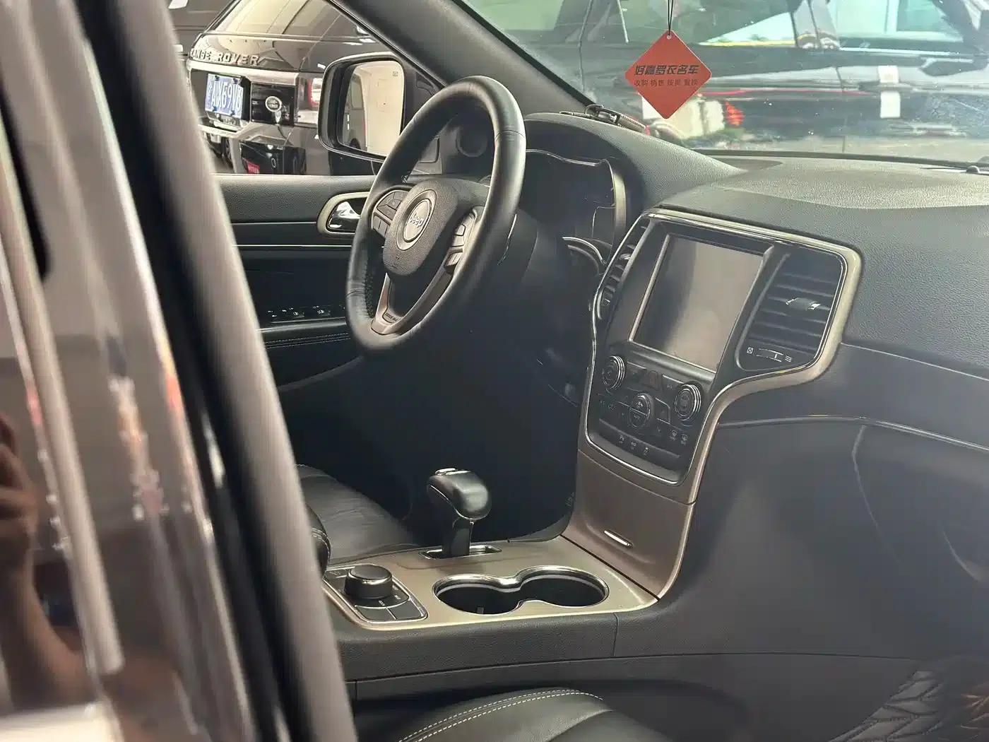 2015 Jeep Grand Cherokee Imported 3.0TD Diesel Comfort Navigation Edition — миниатюра 30