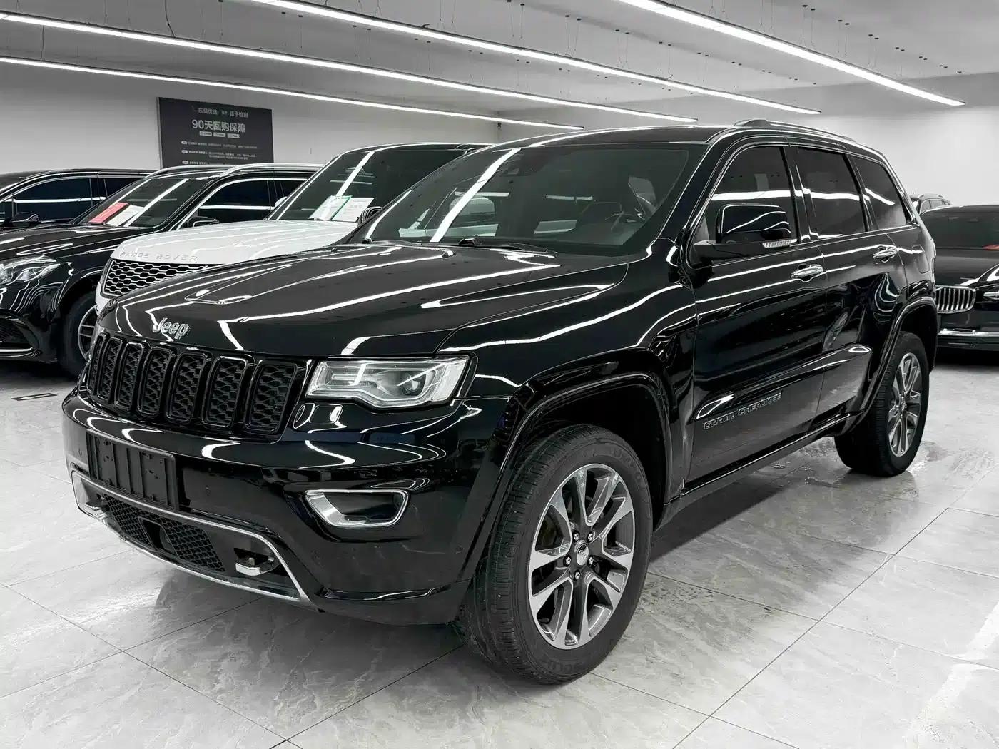 2017 Jeep Grand Cherokee Imported Model 3.6L Luxury Navigation Edition — миниатюра 1