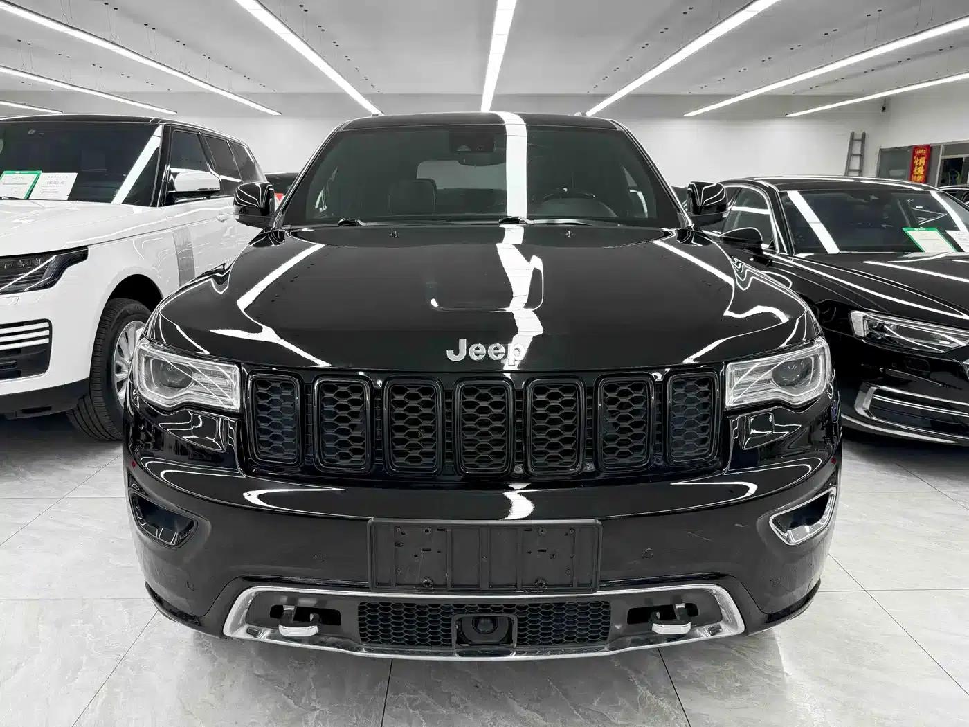 2017 Jeep Grand Cherokee Imported Model 3.6L Luxury Navigation Edition — миниатюра 2
