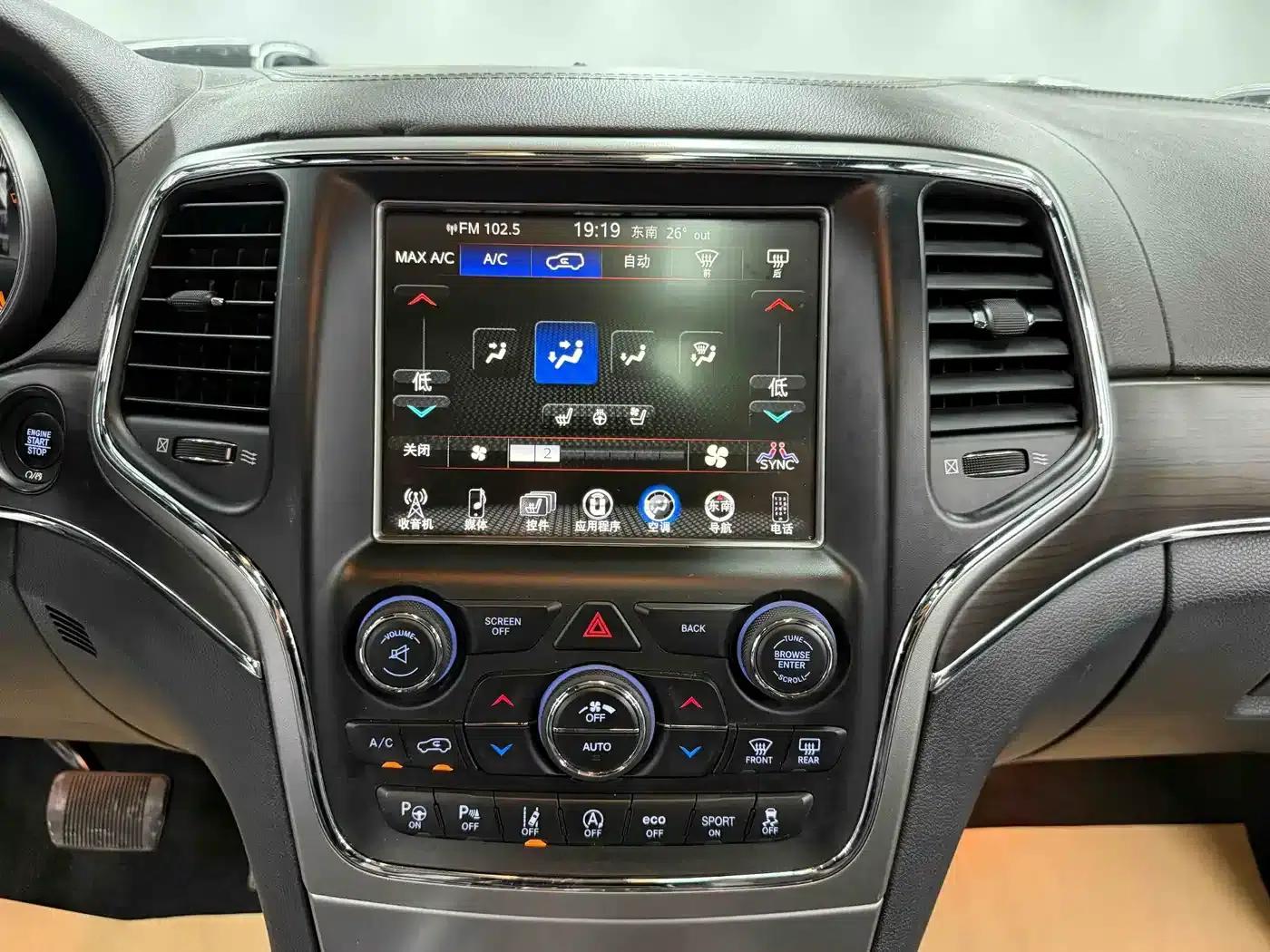 2017 Jeep Grand Cherokee Imported Model 3.6L Luxury Navigation Edition — миниатюра 15