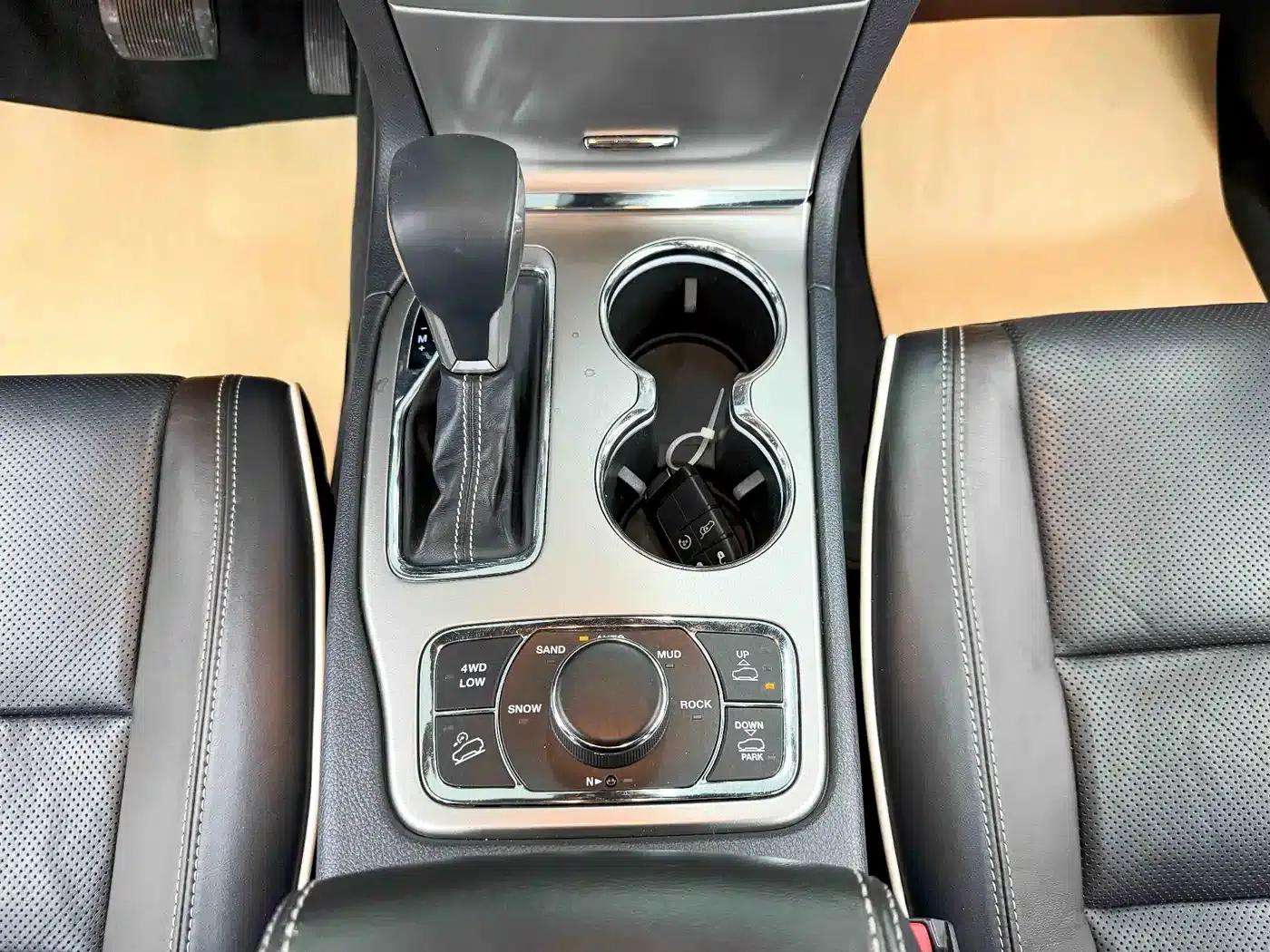 2017 Jeep Grand Cherokee Imported Model 3.6L Luxury Navigation Edition — миниатюра 18