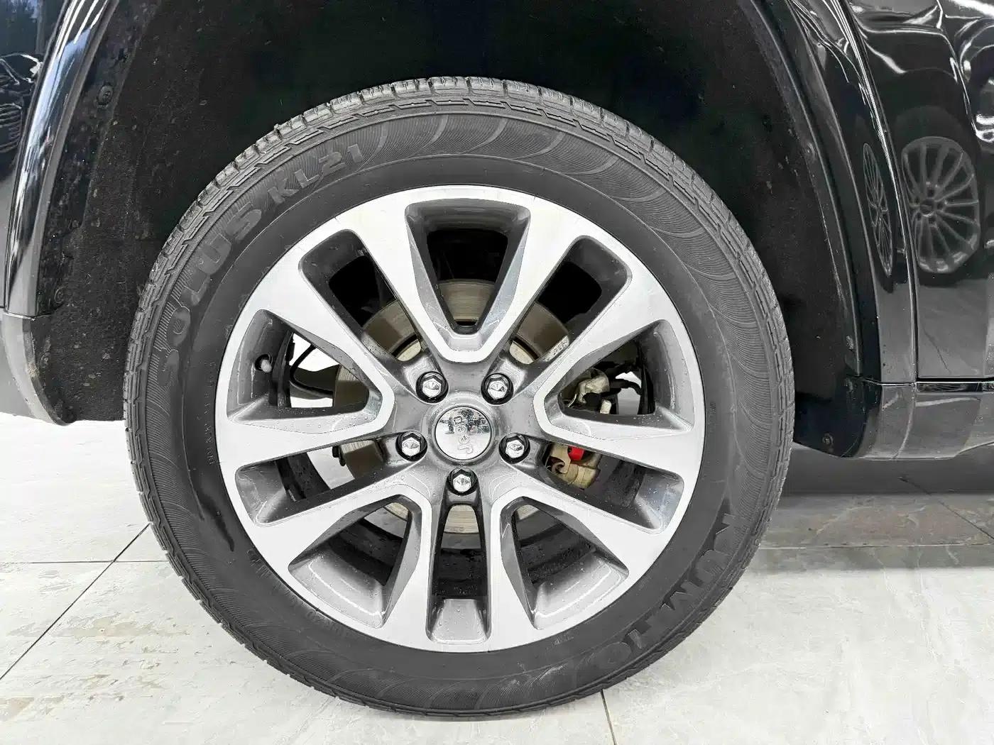 2017 Jeep Grand Cherokee Imported Model 3.6L Luxury Navigation Edition — миниатюра 21