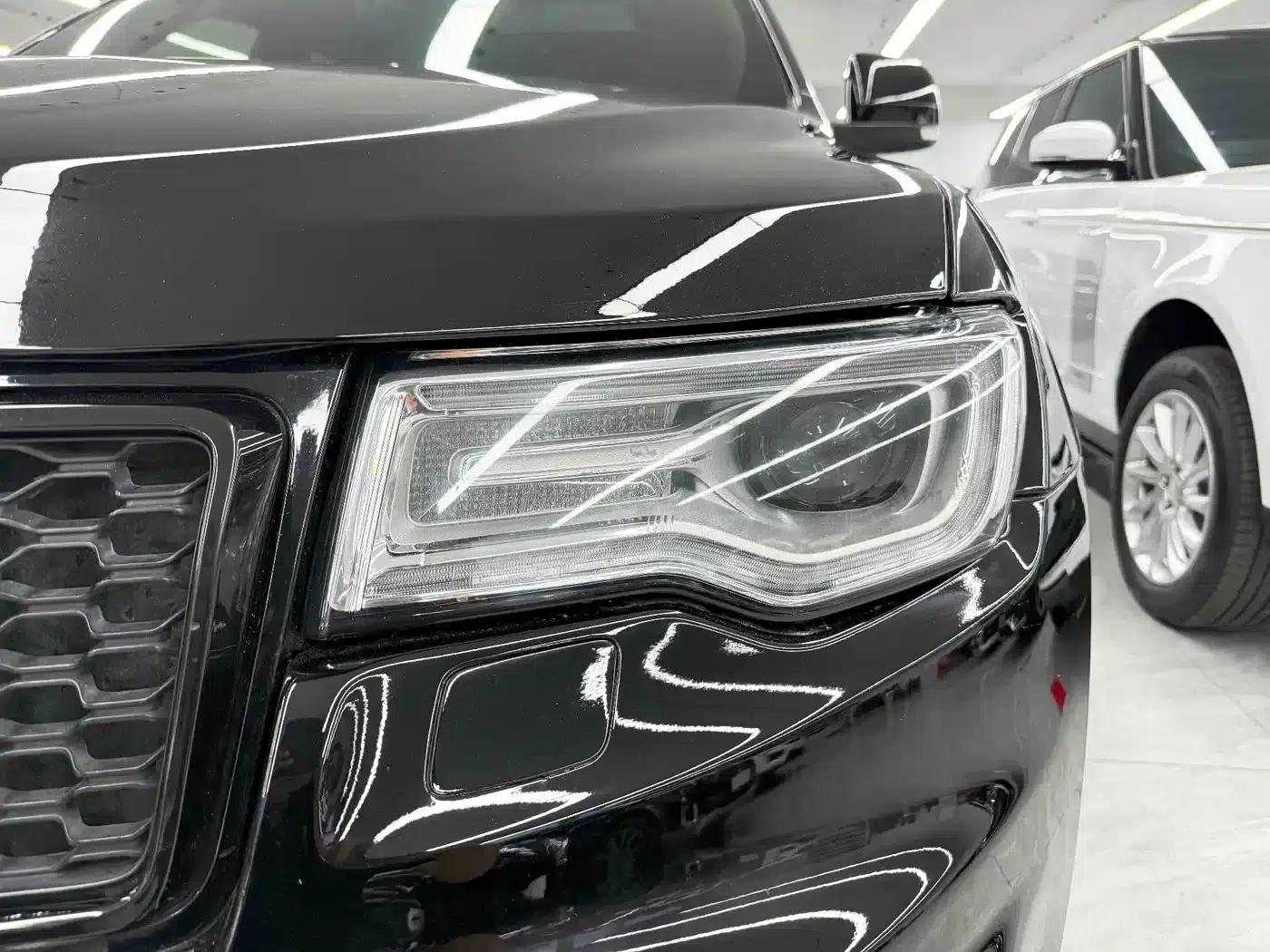 2017 Jeep Grand Cherokee Imported Model 3.6L Luxury Navigation Edition — миниатюра 23