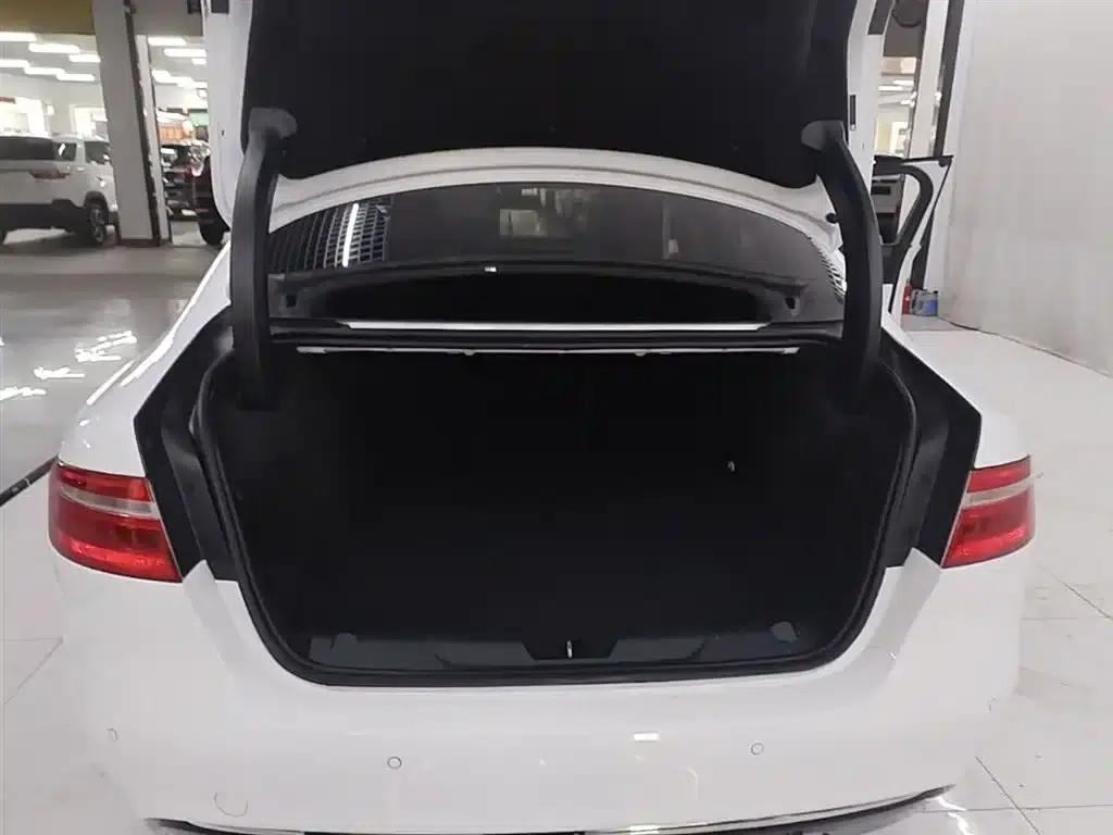 Jaguar XEL 2019 2.0T 200PS Premium Edition — миниатюра 19