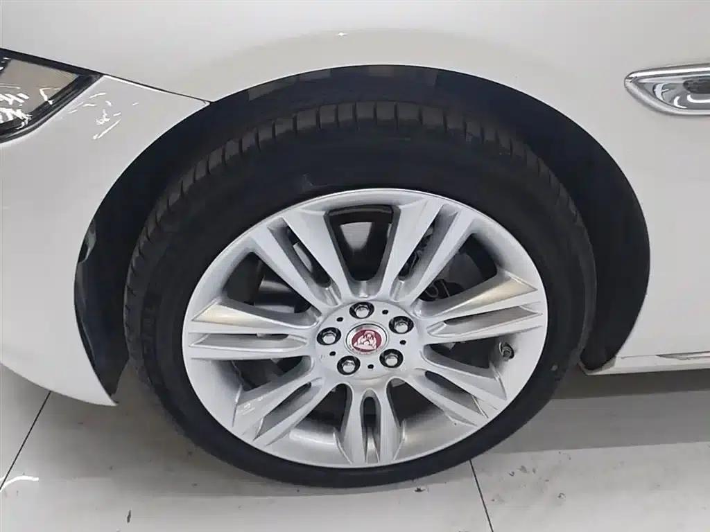 Jaguar XEL 2019 2.0T 200PS Premium Edition — миниатюра 23